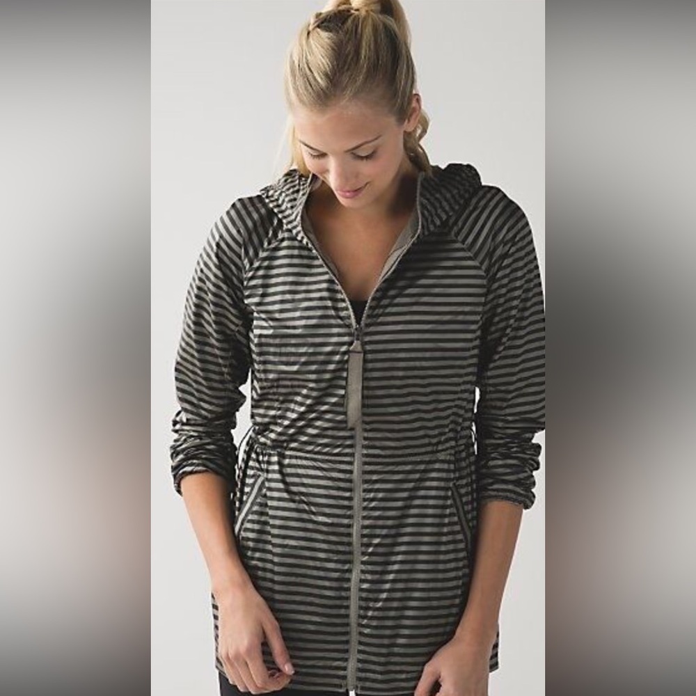 EUC LULULEMON Women’s Reversible Rain For Daze Hooded Jacket